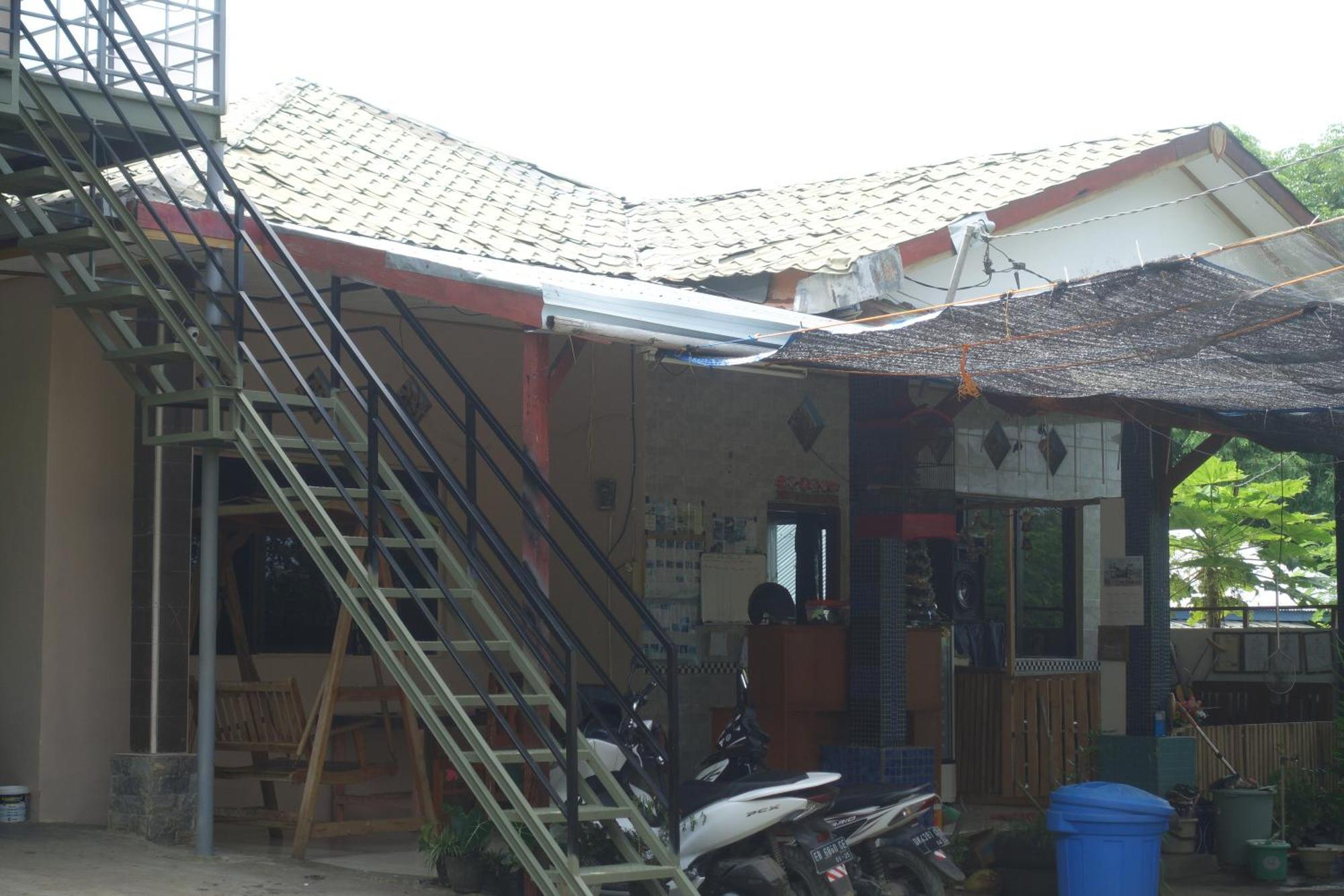 Tarsan Homestay Labuan Bajo Buitenkant foto