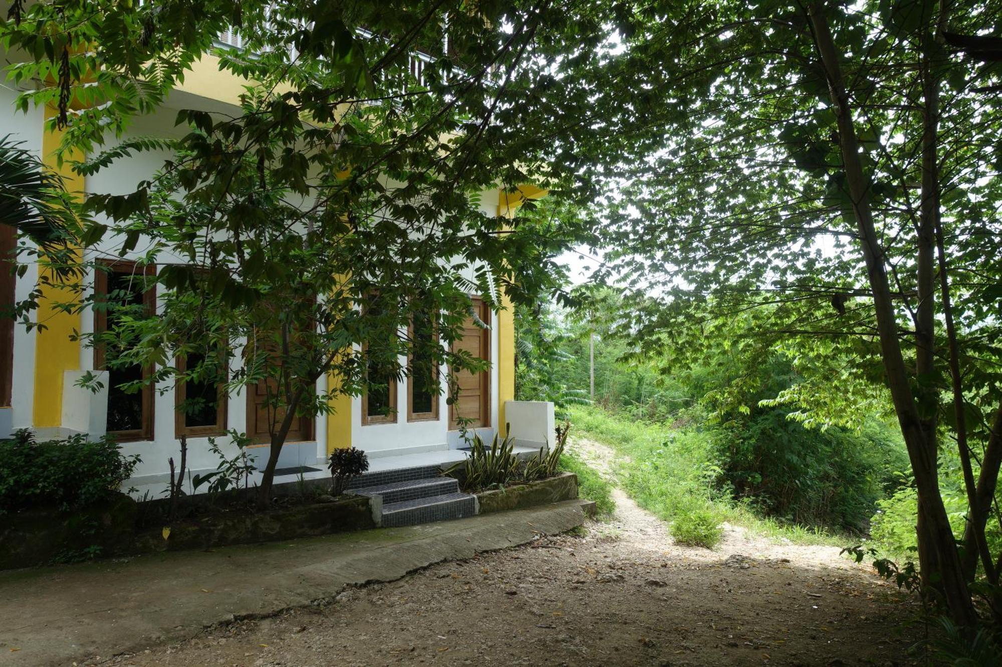 Tarsan Homestay Labuan Bajo Buitenkant foto